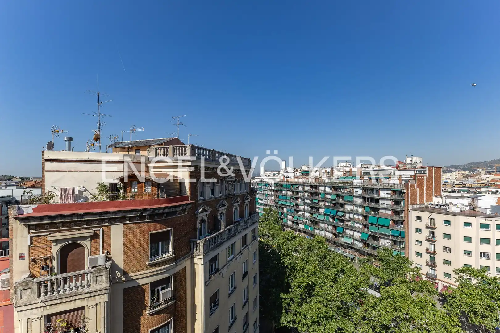 Außenansicht von Wohnung zum Verkauf in Barcelona mit Klimaanlage, Heizung und Parkett