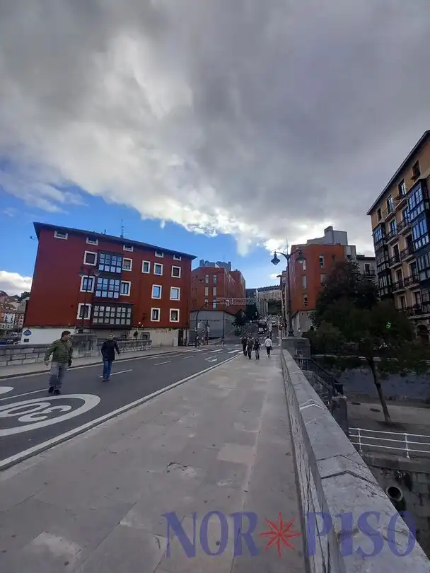 Vista exterior de Pis en venda en Ibaiondo