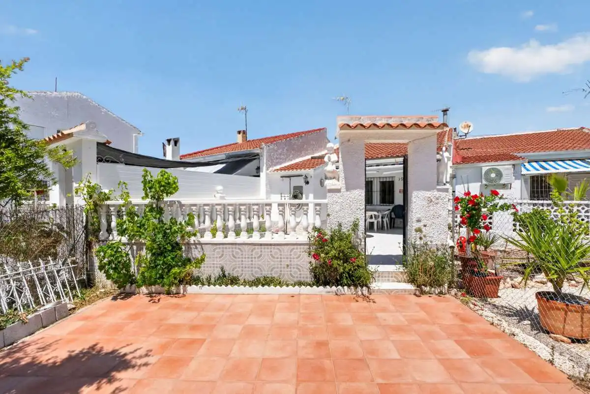 Vista exterior de Casa o chalet en venta en Torrevieja con Amueblado