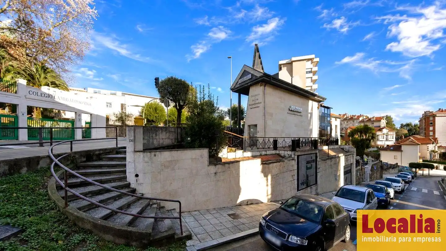 Vista exterior de Edificio en venta en Santander