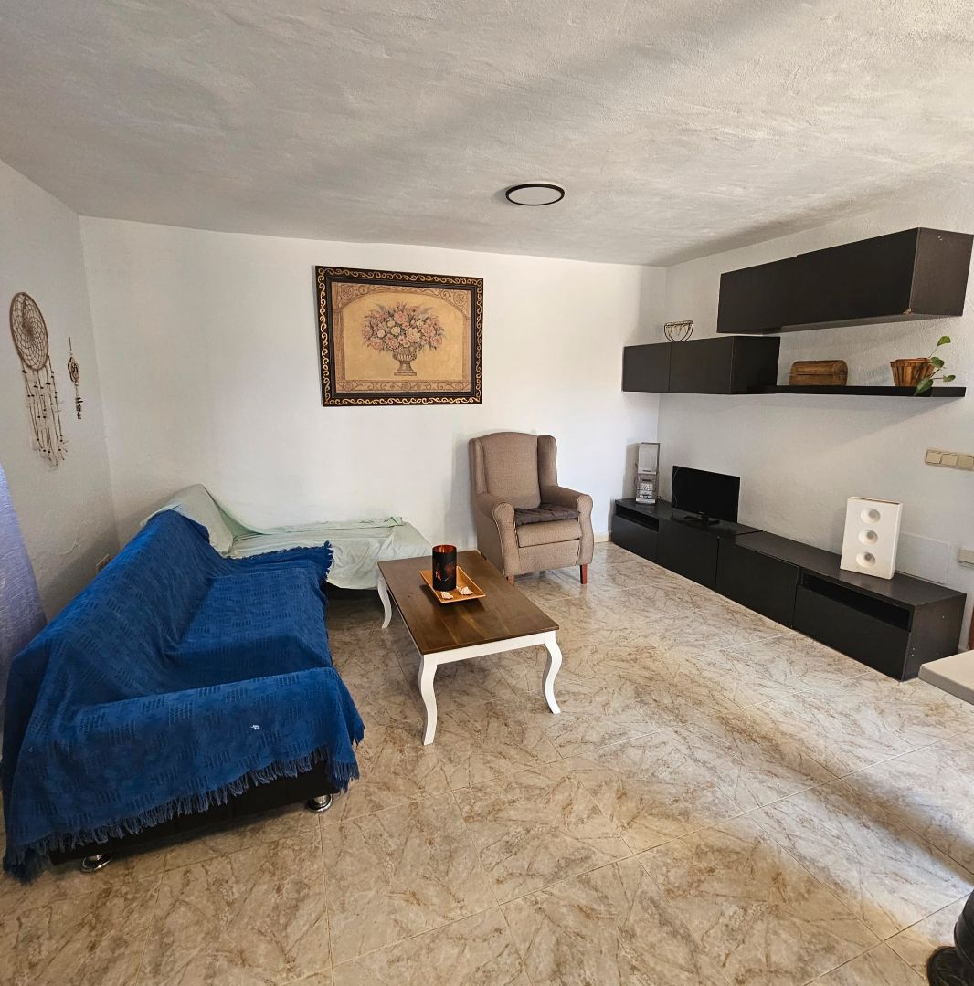 Sala de estar de Finca rústica de alquiler en Alozaina con Jardín privado, Amueblado y Horno