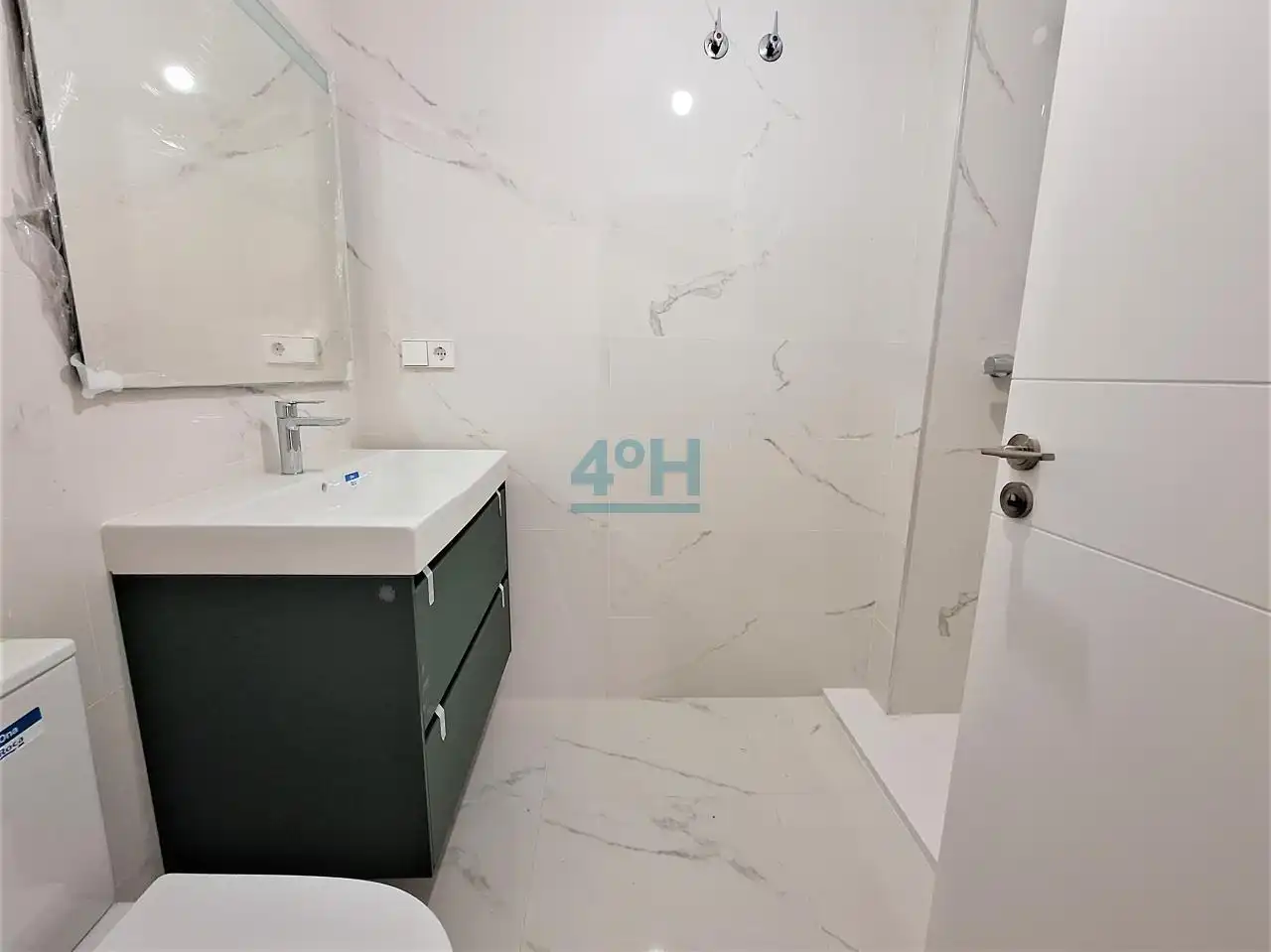 Bathroom of Apartments for sale in Ourense Capital   with Heating and Terrace
