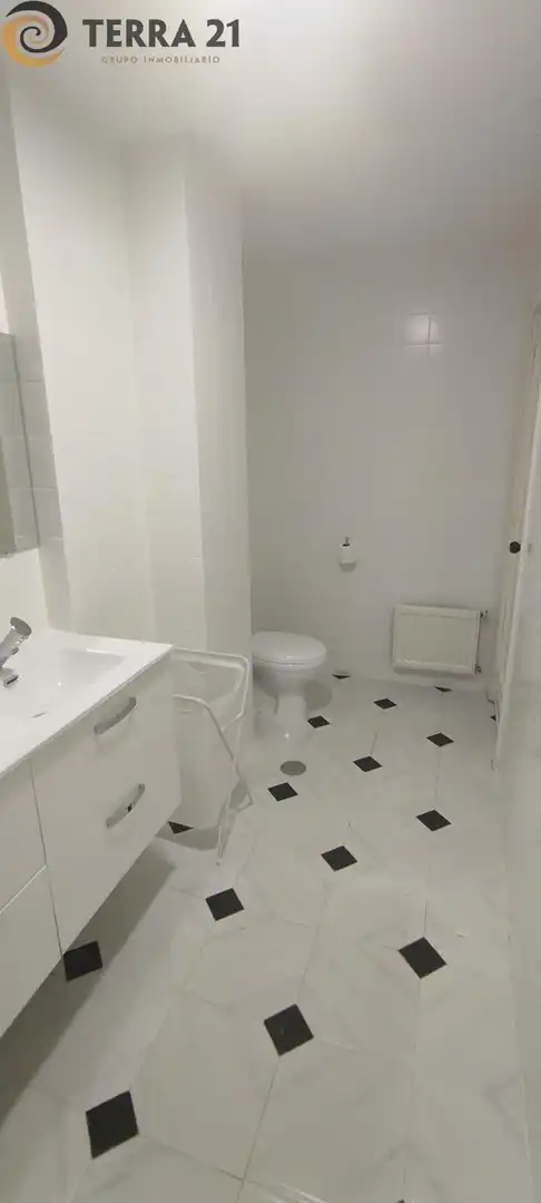 Baño de Piso para compartir en Jaén con Aire acondicionado y Calefacción