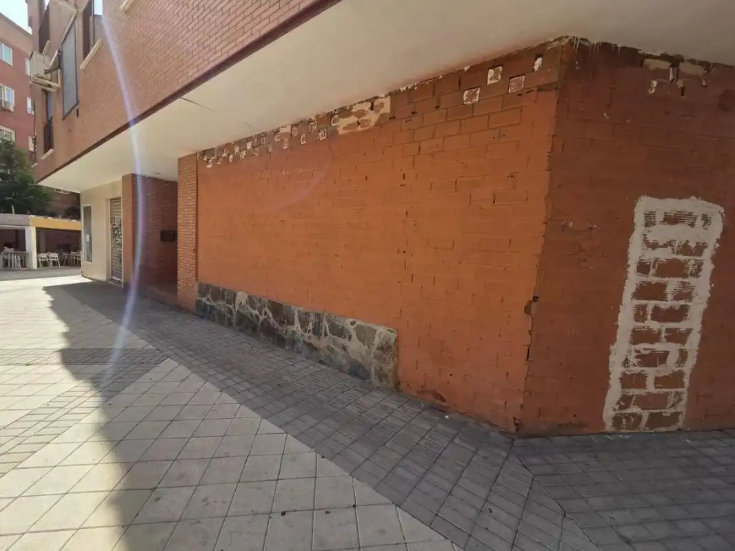 Vista exterior de Local en venda en Getafe amb Calefacció