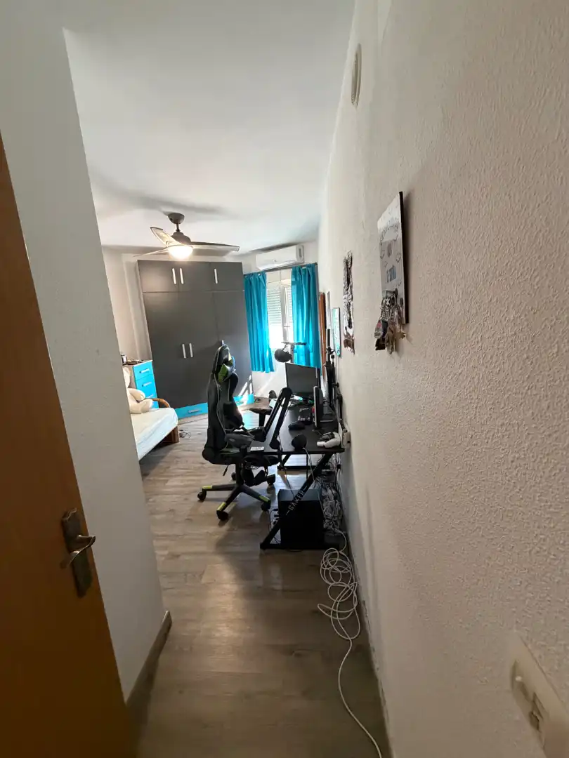 Piso en venta en La Línea de la Concepción con Aire acondicionado, Terraza y Amueblado