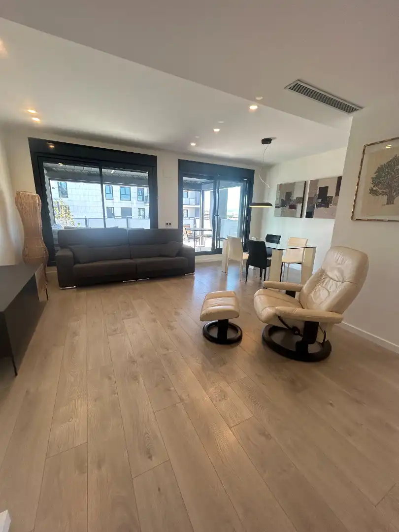 Wohnzimmer von Dachboden zum Verkauf in Barcelona mit Klimaanlage, Heizung und Parkett