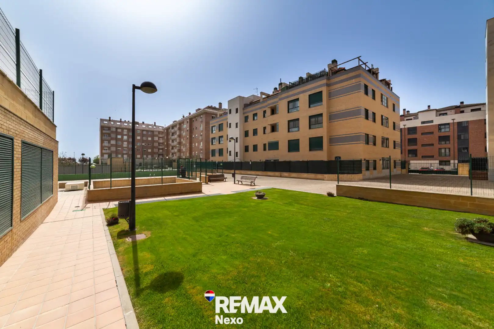 Vista exterior de Piso en venta en Arroyo de la Encomienda con Calefacción, Parquet y Terraza