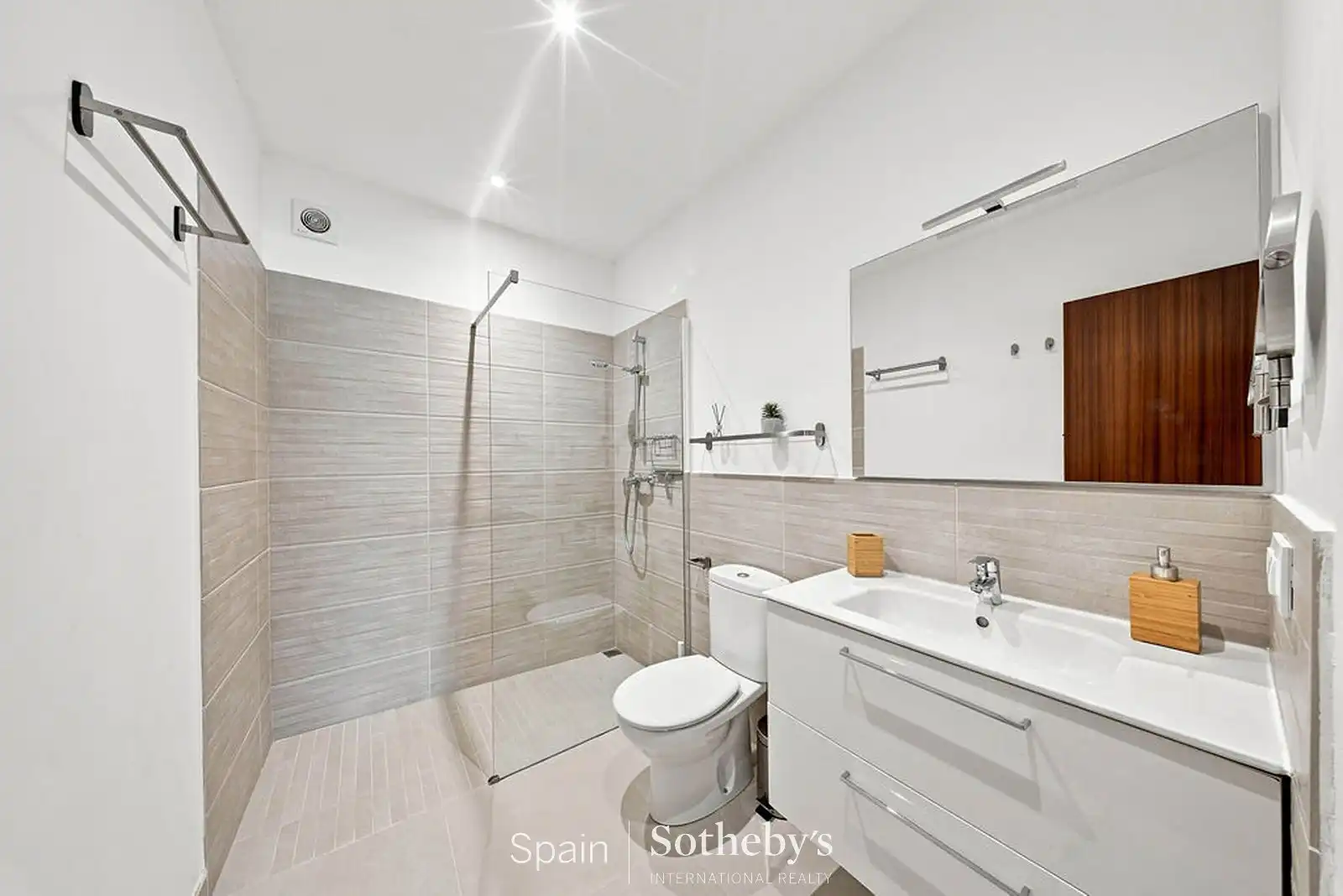 Casa aparellada amb piscina en venda a Passeig Marítim, imagen 21