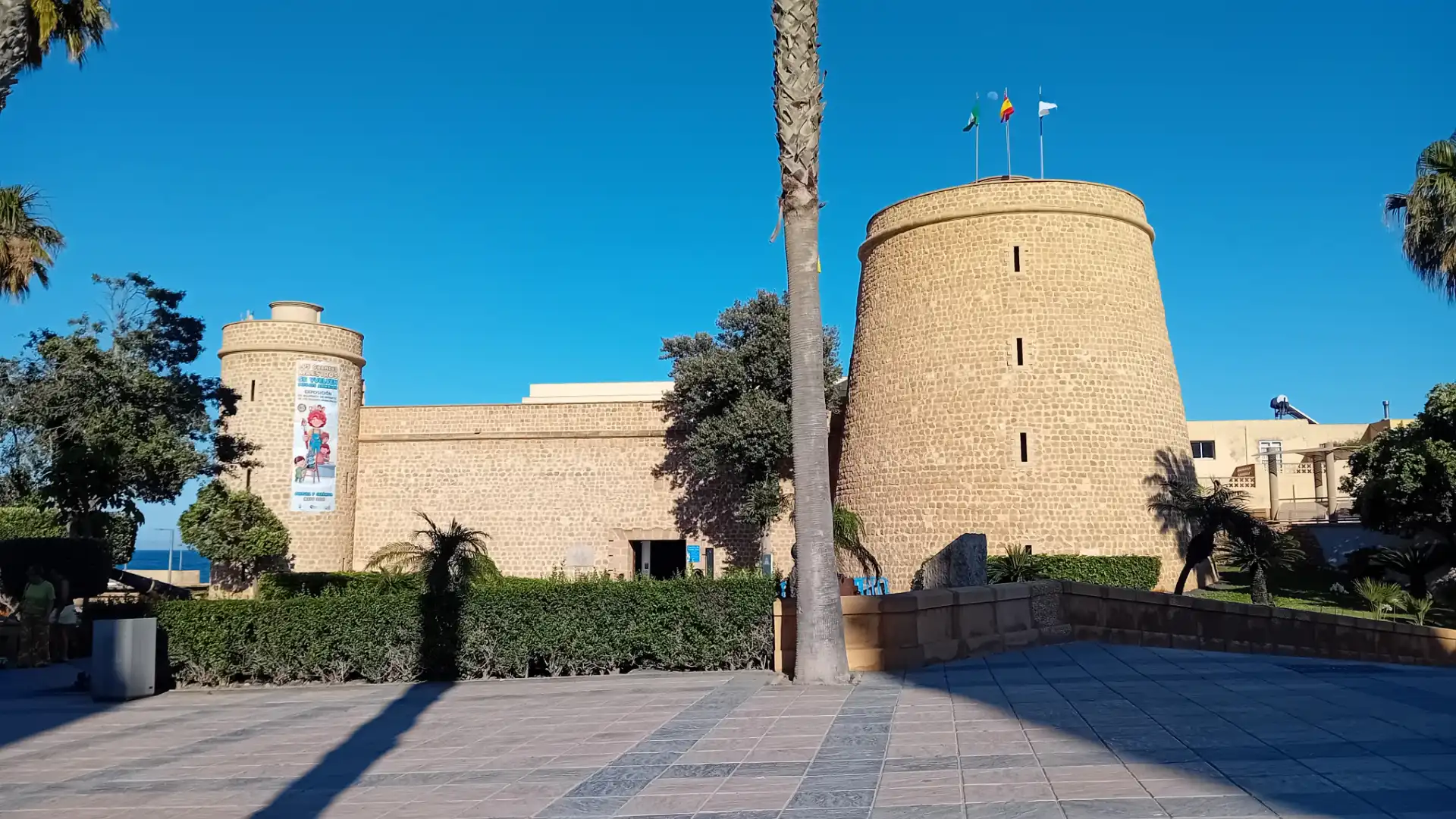 Vista exterior de Apartamento en venta en Roquetas de Mar con Terraza y Piscina comunitaria