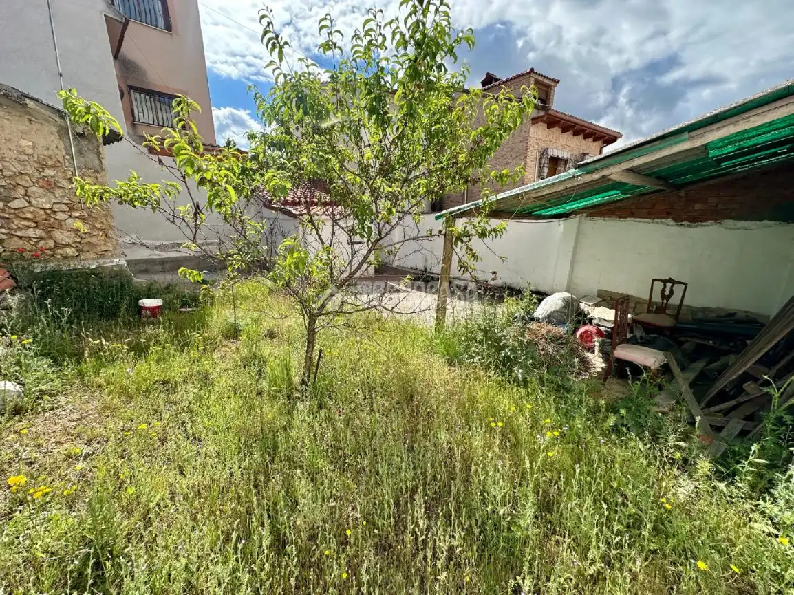 Casa adosada en venda en Los Santos de la Humosa amb Calefacció