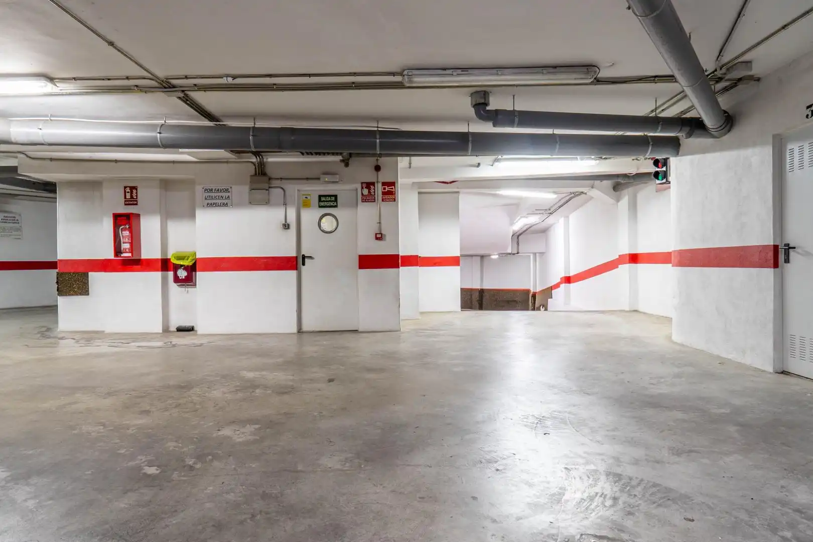 Parking of Flat for sale in Granada  with Air Conditioner, Furnished and Balcony