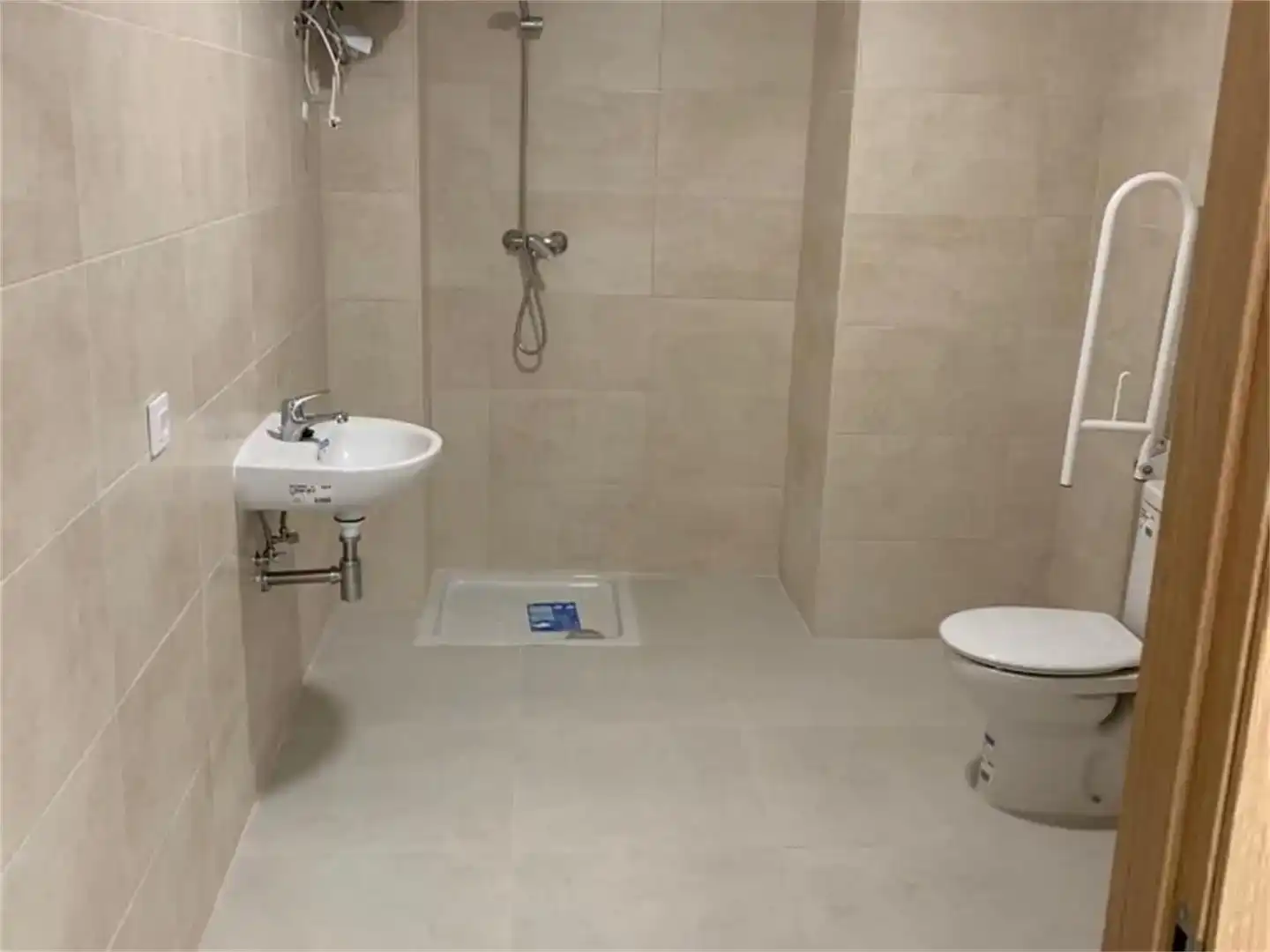 Badezimmer von Geschaftsraum zur Miete in Xirivella