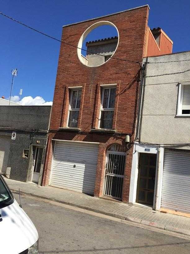 Vista exterior de Casa adosada en venta en Sabadell