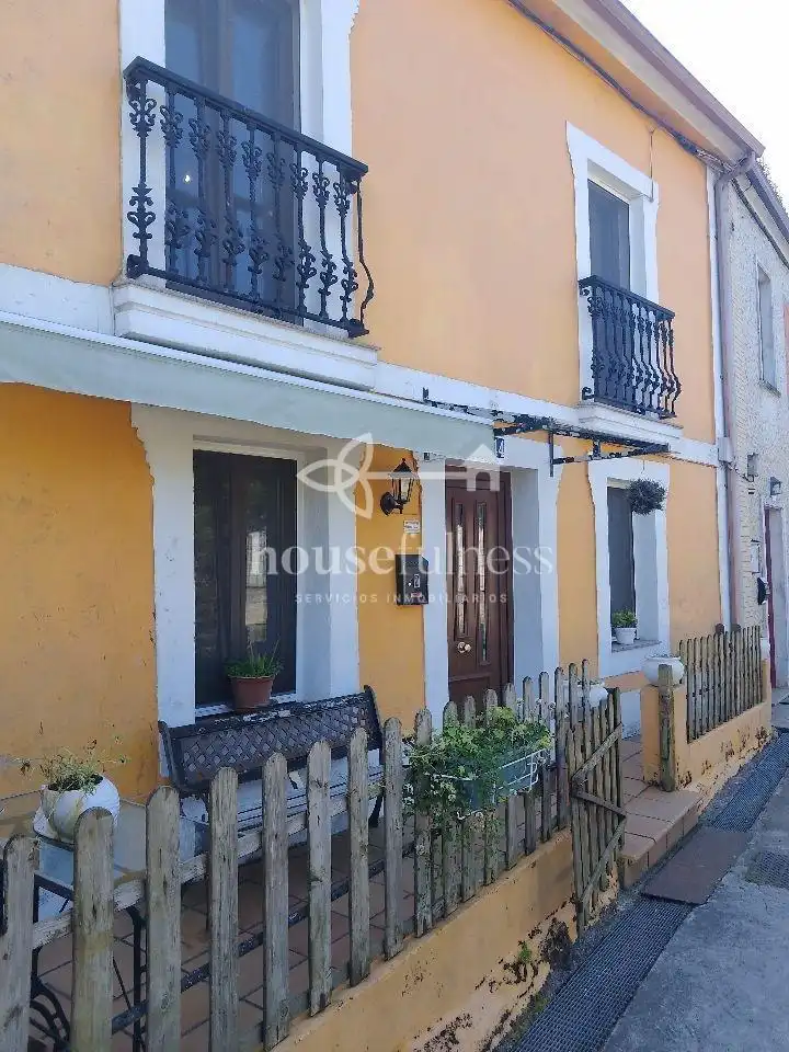 Vista exterior de Casa o xalet en venda en Ferrol amb Calefacció, Jardí privat i Terrassa
