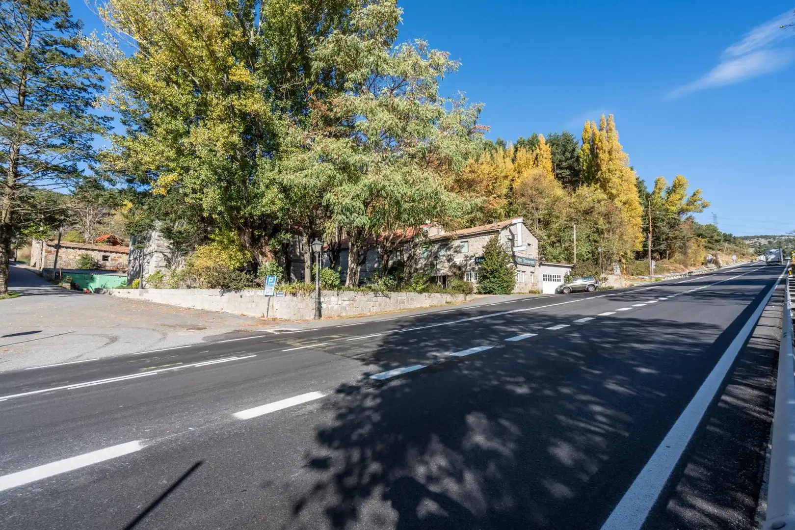 Vista exterior de Edificio en venta en Guadarrama