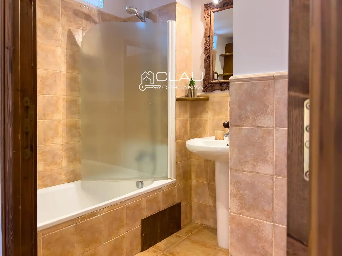 Bathroom of Detached homes for rent in Osséja  with Heating, Private garden and Parquet flooring