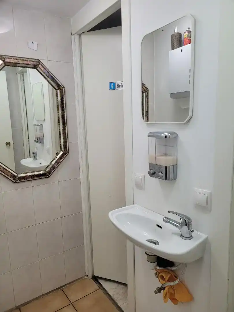 Bathroom of Commercial properties for rent in Madrid  with Air Conditioner