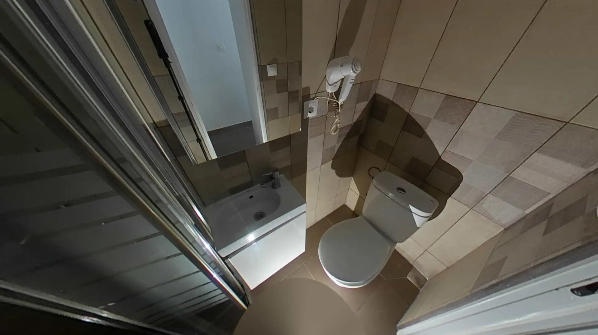 Bathroom of Ground floor for sale in Barcelona  with Air Conditioner and Alarm