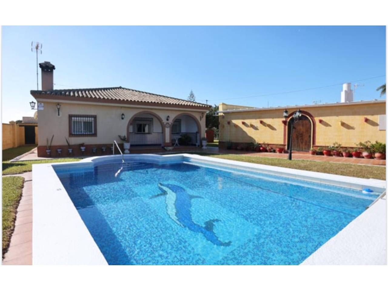 Swimming pool of House or chalet for sale in Conil de la Frontera  with Air Conditioner, Private garden and Terrace