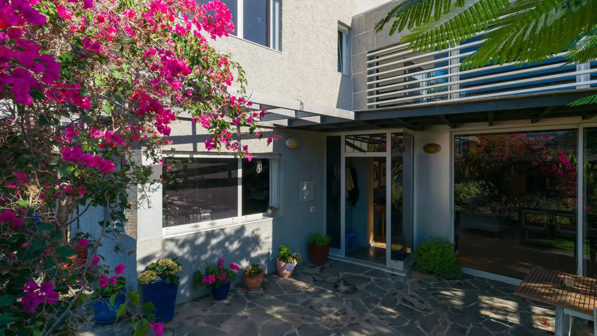 Vista exterior de Casa o xalet en venda en Las Palmas de Gran Canaria amb Jardí privat, Terrassa i Traster