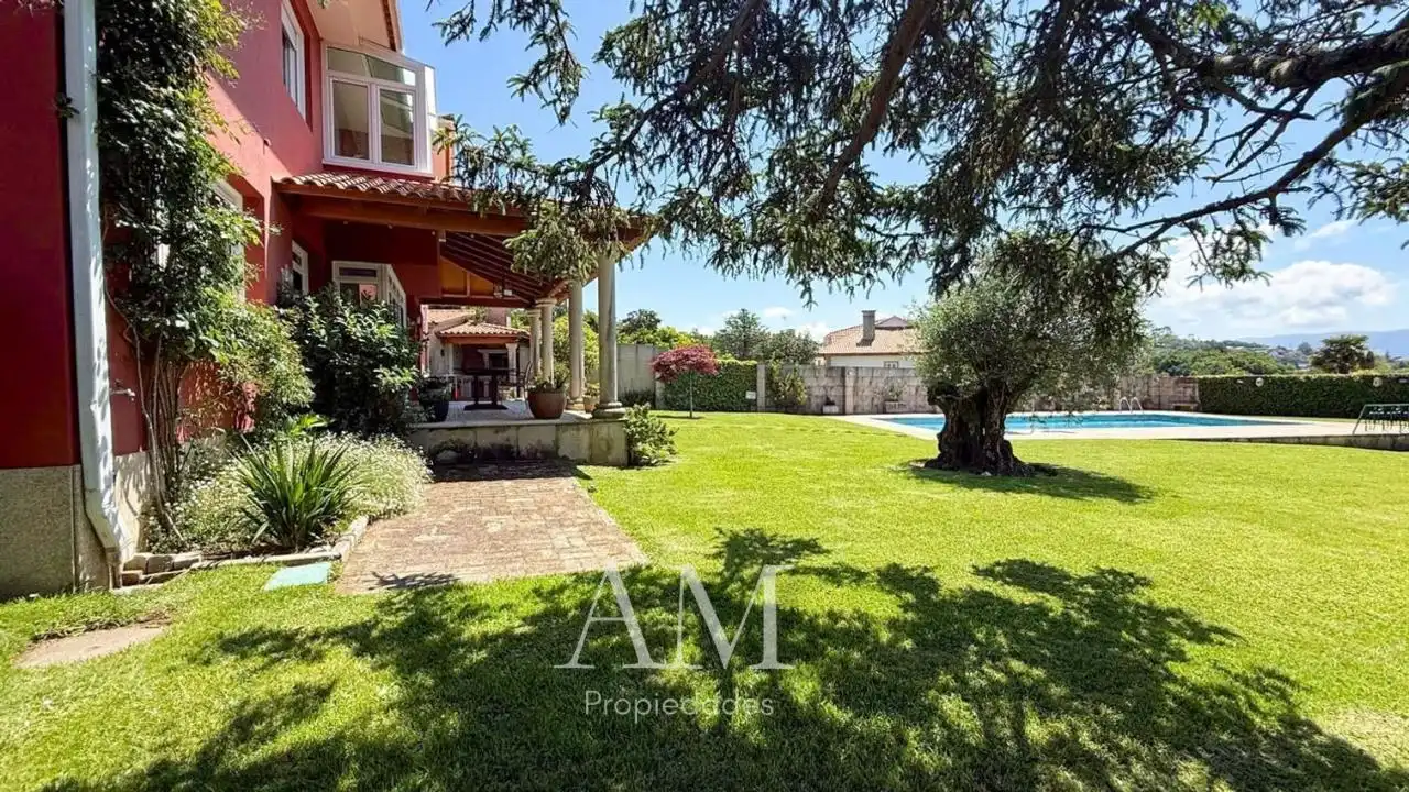 Jardí de Casa o xalet en venda en Vigo  amb Calefacció, Jardí privat i Terrassa