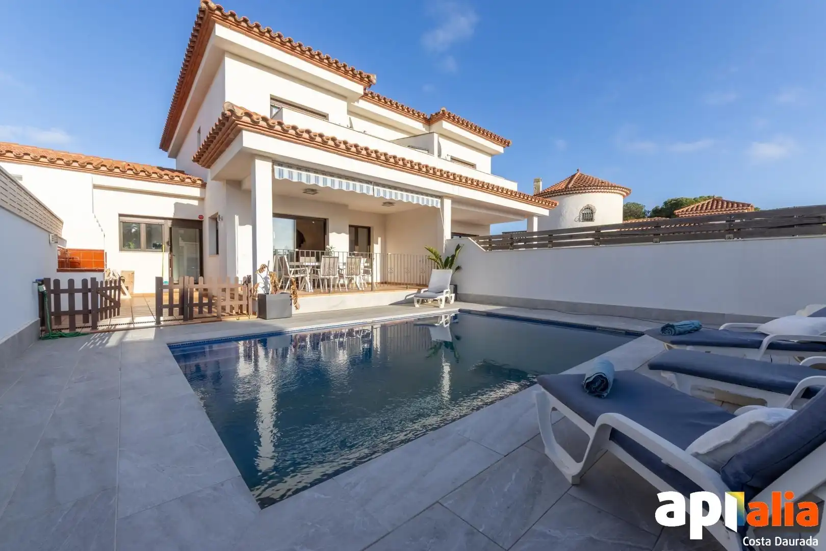 Casa a schiera con piscina in vendita a Avenida CADIS DE