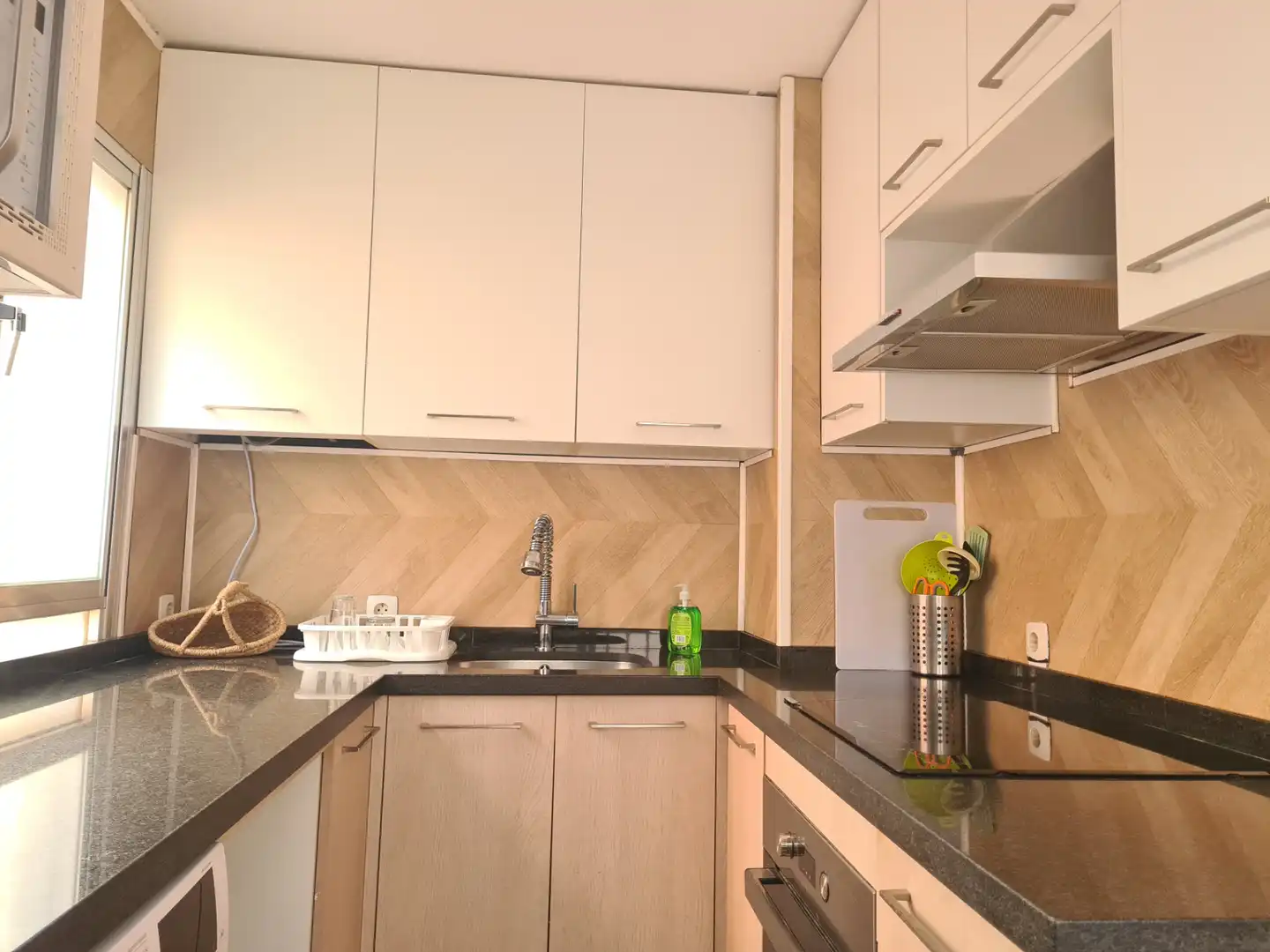 Kitchen of Flat for sale in Sevilla  with Air Conditioner, Storage room and Balcony