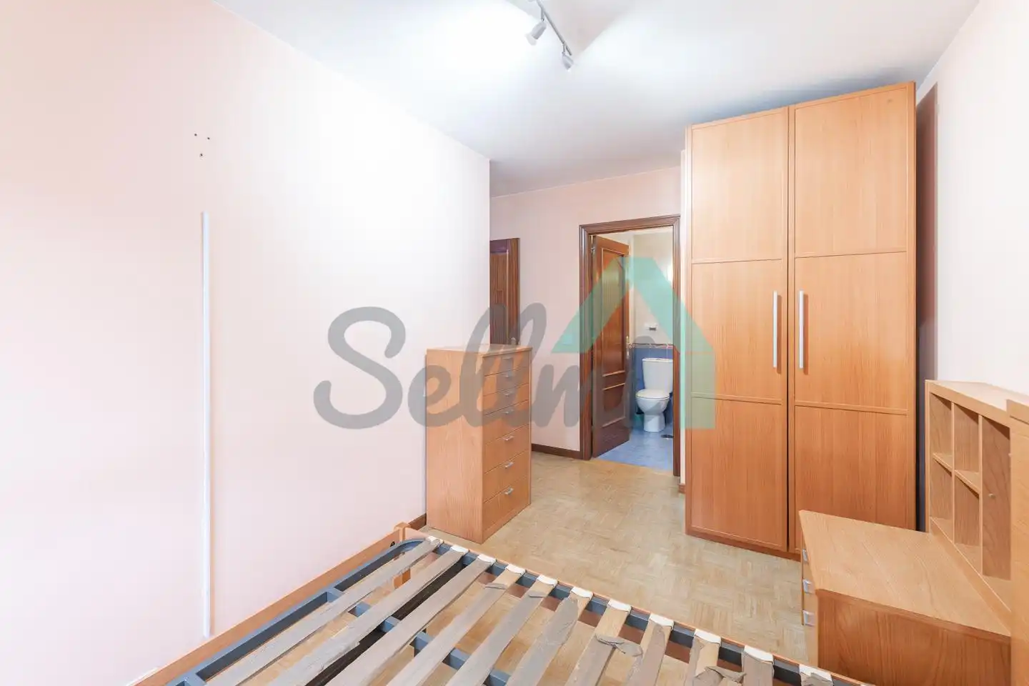 Bedroom of Flat for rent in Oviedo   with Heating, Parquet flooring and Furnished