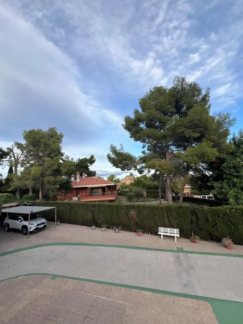Vista exterior de Casa o xalet en venda en Benidorm amb Aire condicionat, Terrassa i Traster