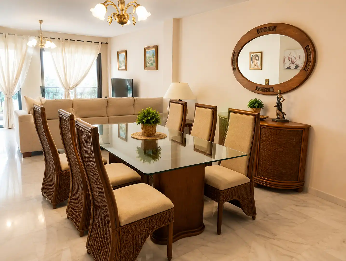 Comedor de Piso de alquiler en Estepona con Aire acondicionado, Terraza y Amueblado