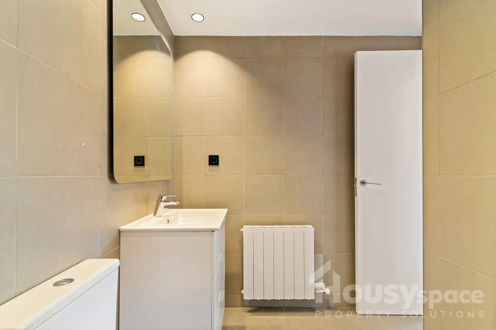 Bathroom of Duplexes for sale in Barcelona  with Air Conditioner, Heating and Private garden