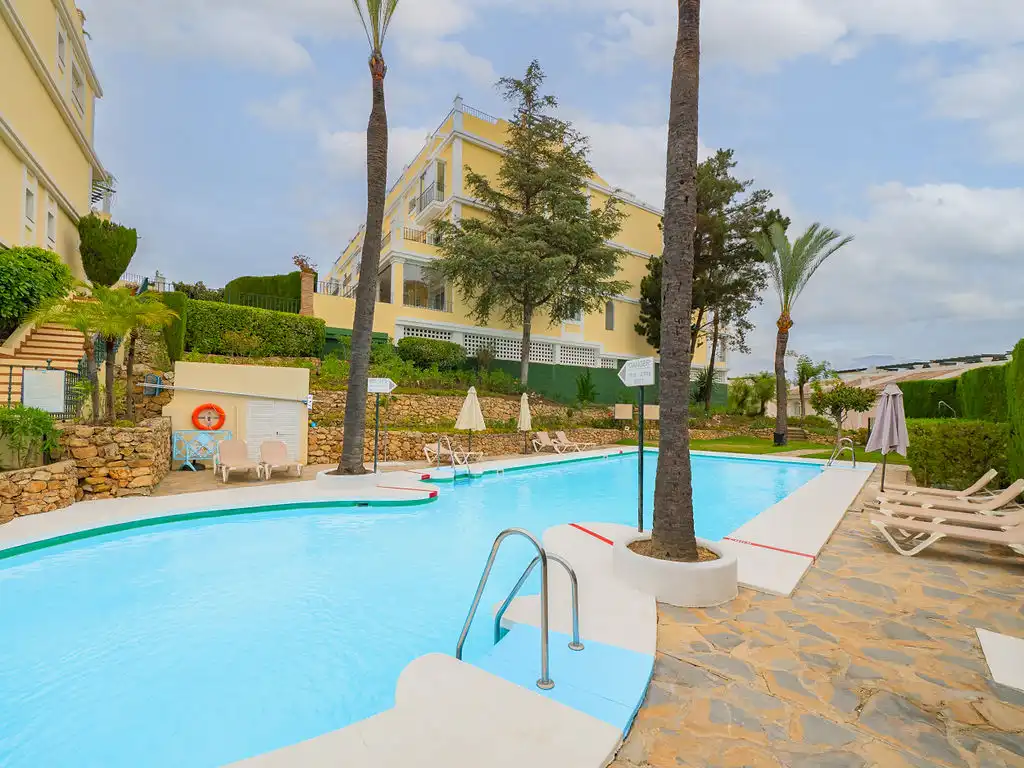 Piscina de Dúplex en venta en Marbella con Piscina