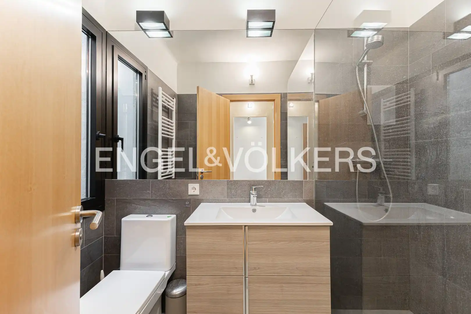 Bathroom of Houses for sale in Barcelona  with Heating and Private garden