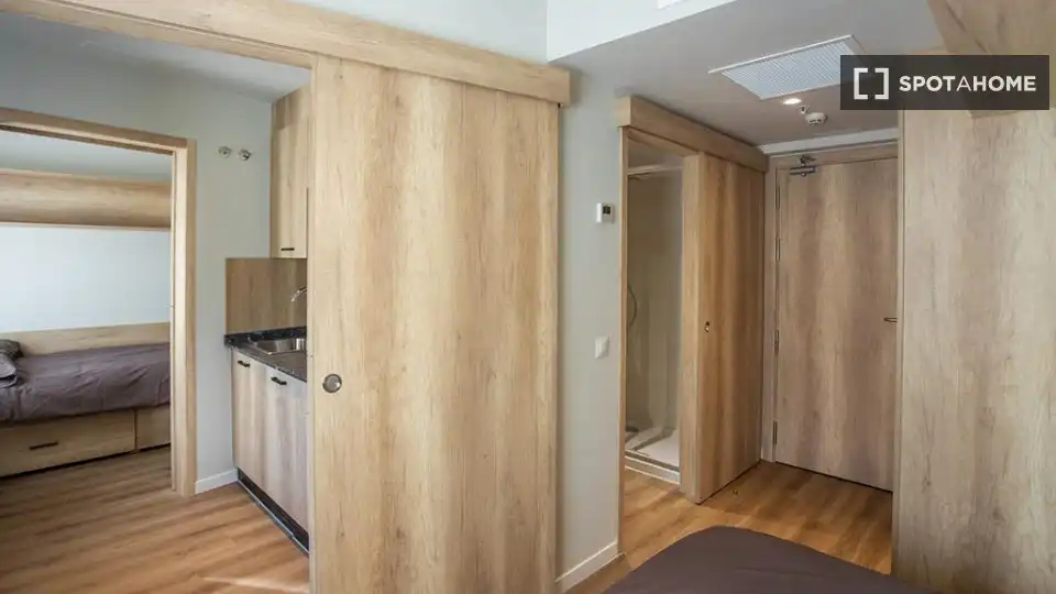 Dormitori de Casa o xalet per a compartir en Bilbao  amb Aire condicionat, Terrassa i Moblat