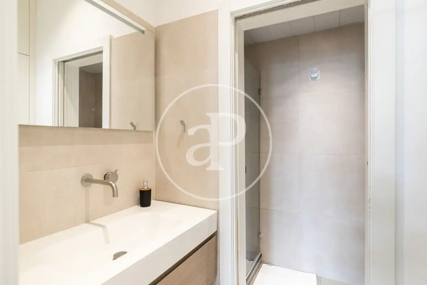 Bathroom of Flat for sale in Barcelona  with Air Conditioner, Heating and Terrace