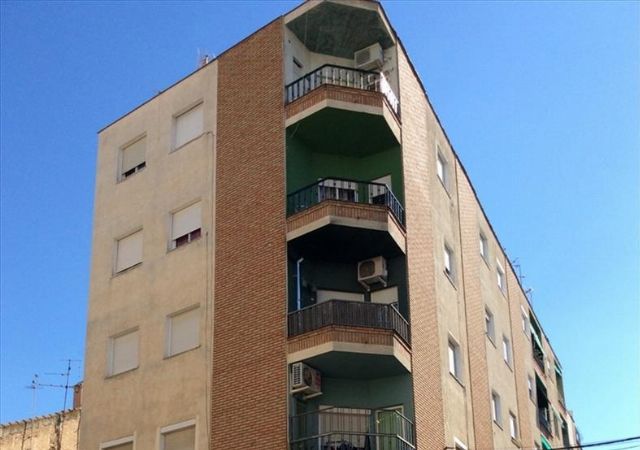 Außenansicht von Fabrikhallen zum Verkauf in Mengíbar