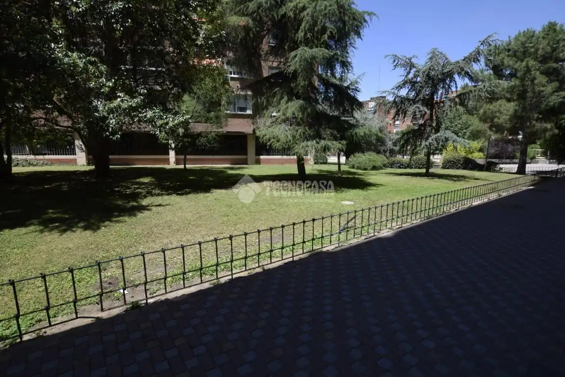 Jardín de Piso en venta en Alcorcón con Aire acondicionado, Calefacción y Terraza