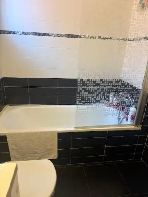 Bany de Casa adosada en venda en Barcelona amb Calefacció, Terrassa i Piscina