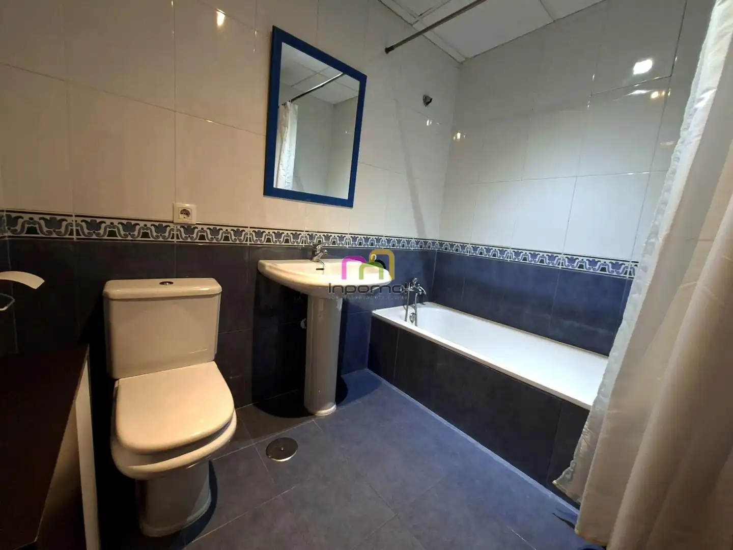 Baño de Oficina en venta en Badajoz con Aire acondicionado