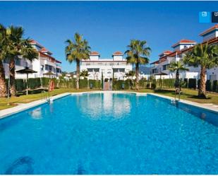Vista exterior de Casa adosada en venda en Estepona amb Aire condicionat, Calefacció i Jardí privat