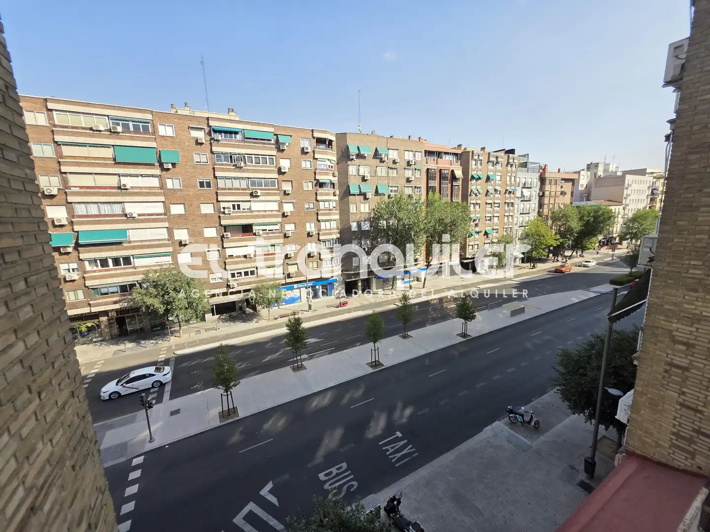 Exterior view of Study for rent in Madrid  with Air Conditioner, Parquet flooring and Washing machine