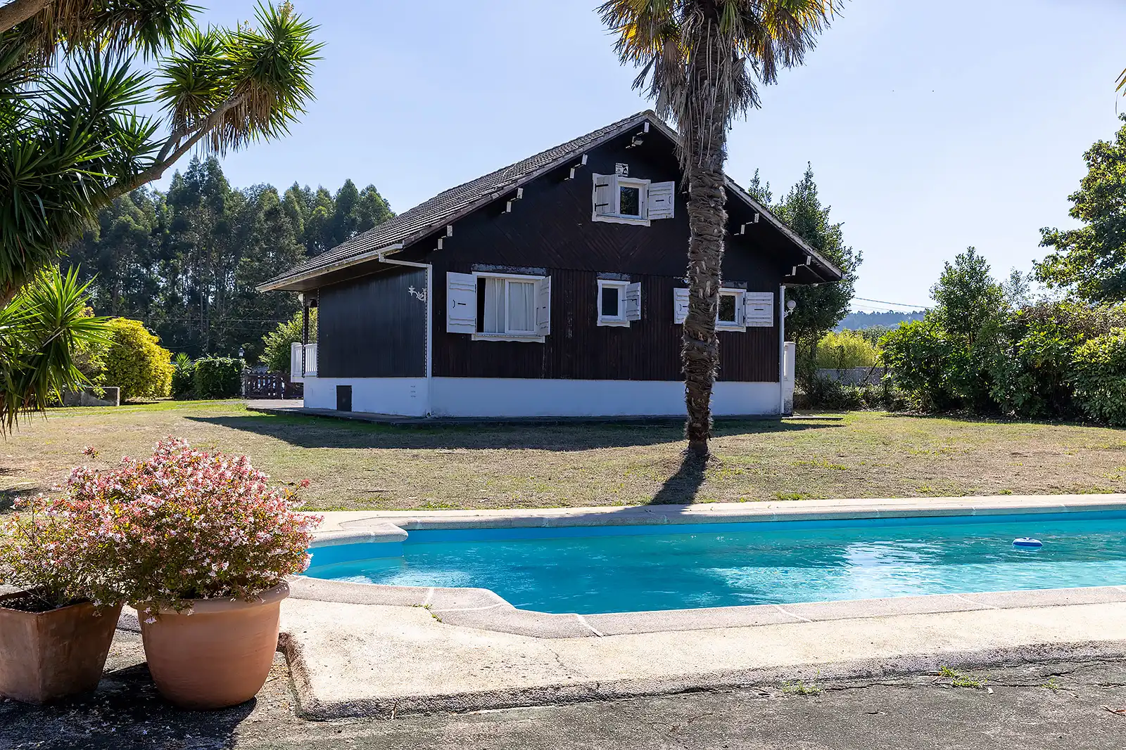 Piscina de Casa o chalet en venta en Oleiros con Calefacción, Jardín privado y Piscina