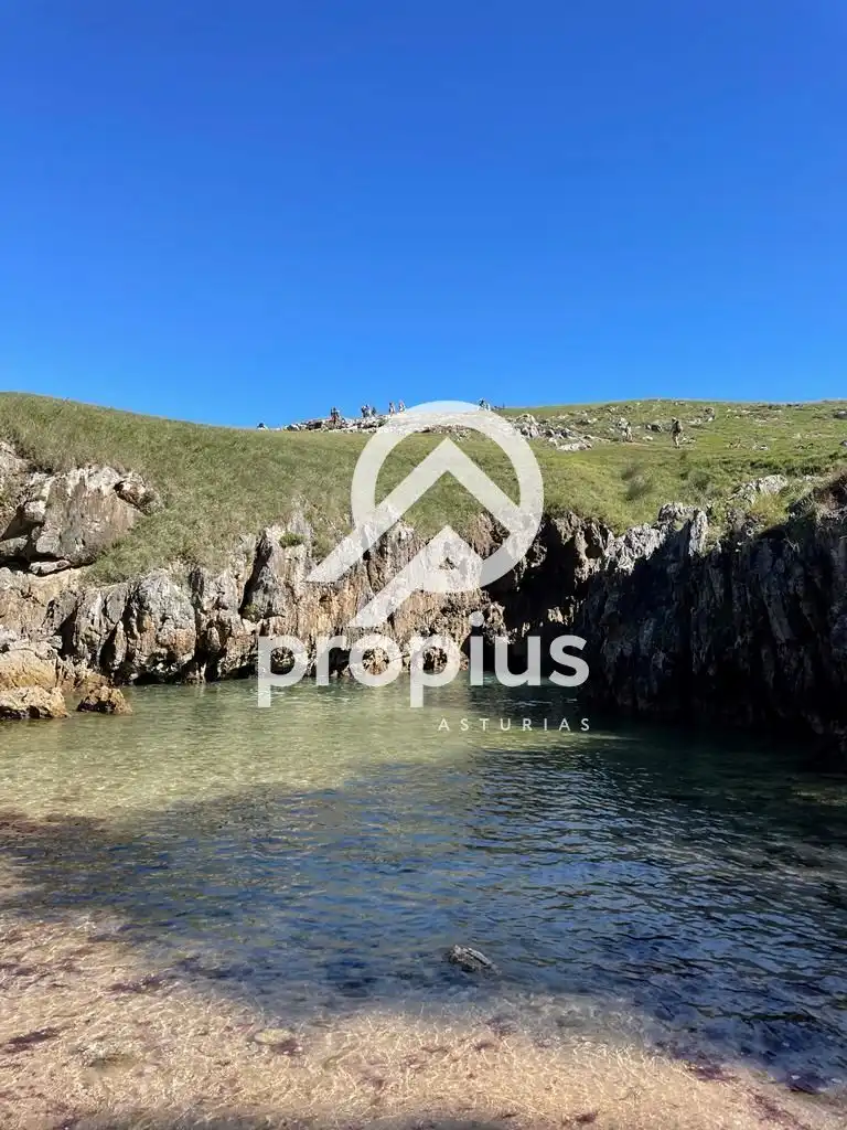 Terreno en venta en Llanes