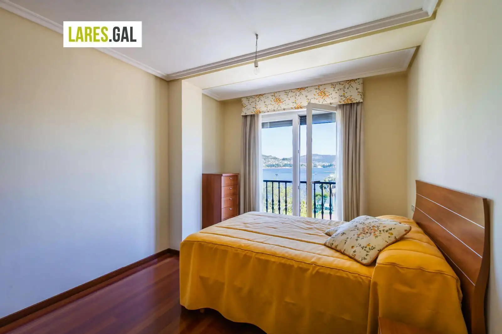 Habitación de Apartamento en venta en Moaña con Calefacción, Trastero y Amueblado