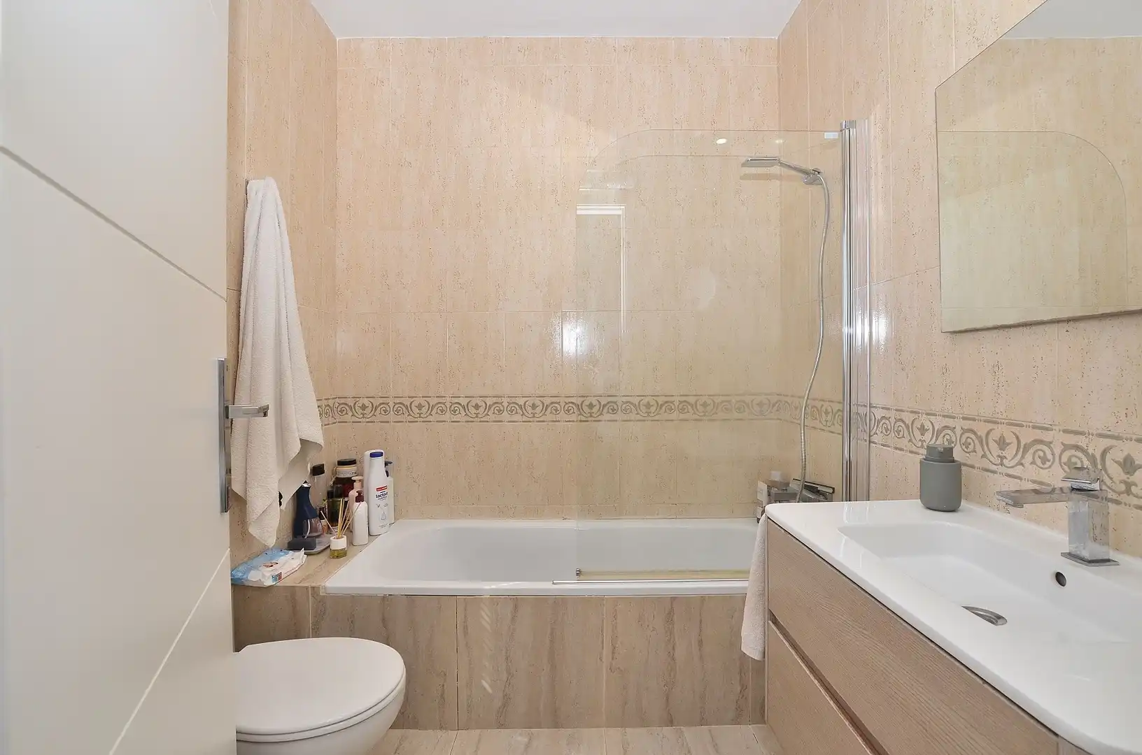 Bathroom of Attic for sale in Benalmádena  with Air Conditioner, Parquet flooring and Terrace