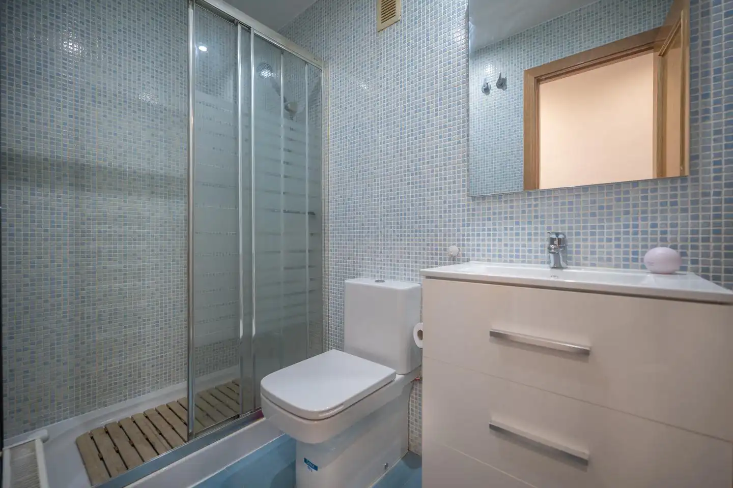 Baño de Piso en venta en Ávila con Calefacción, Trastero y Amueblado