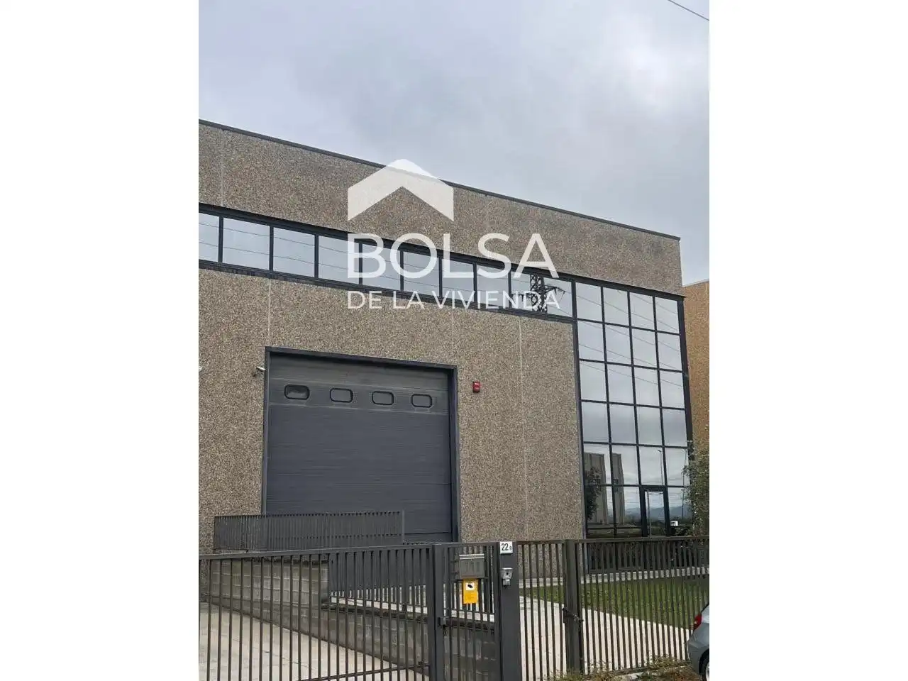 Außenansicht von Fabrikhallen zur Miete in Manresa