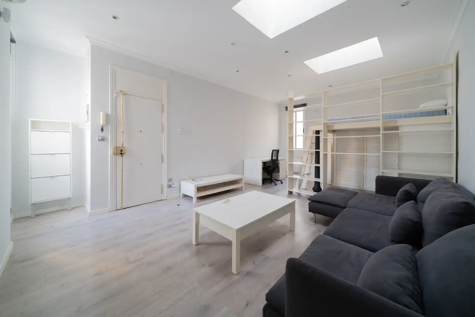 Flat for sale in Calle de Viriato, imagen 2