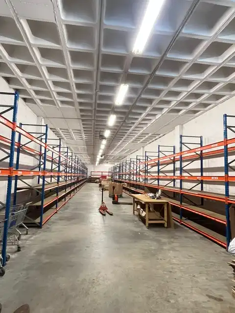 Fabrikhallen zur Miete in Santa Cruz de Bezana mit Alarm