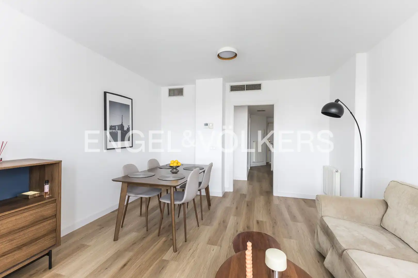 Sala d'estar de Dúplex de lloguer en Madrid amb Aire condicionat, Calefacció i Piscina